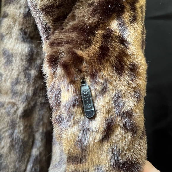 Faux fur animal print coat - Picture 12 of 12